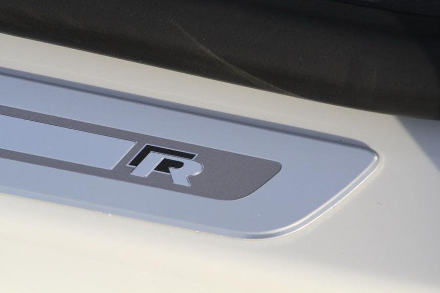  Volkswagen Golf R White Cabriolet 2013 года  (фото 36 из 45)